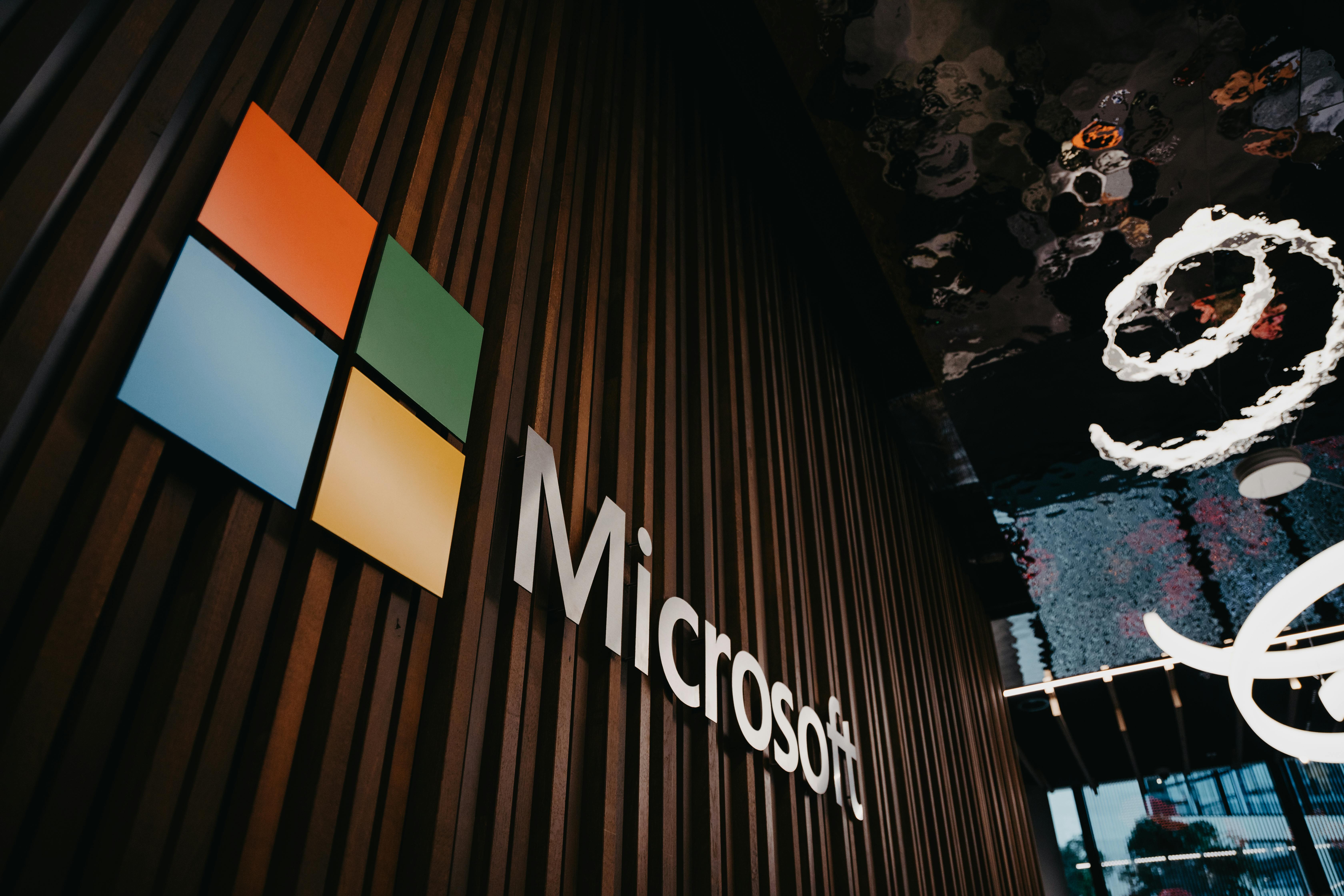 Microsoft 365 cloud graphic representing cloud and Microsoft 365 consulting